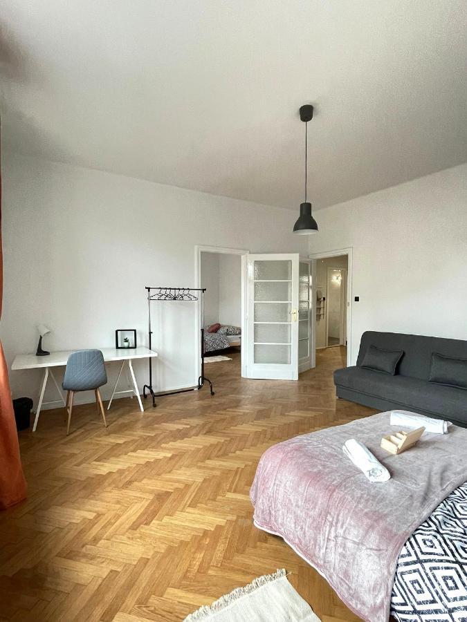 Big And Cozy Bedroom In クラクフ エクステリア 写真